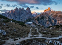 Góry Dolomity, Tre Cime di Lavaredo, Szczyty, Ścieżki, Dom, Prowincja Belluno, Włochy