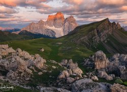 Masyw Monte Mondeval i szczyt Seceda we włoskich Dolomitach