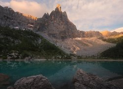 Góry, Dolomity, Masyw Sorapiss, Jezioro Sorapis, Chmury, Kamienie, Włochy