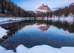Zima, Jezioro, Antorno Lake, Góry, Dolomity, Masyw, Tre Cime di Lavaredo, Drzewa, Prowincja Belluno, Włochy