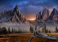 Masyw Tre Cime di Lavaredo pod gwiazdami