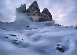 Góry Dolomity, Masyw Tre Cime di Lavaredo, Szczyty, Cima Ovest, Cima Grande, Cima Piccola, Zima, Śnieg, Mgła, Włochy