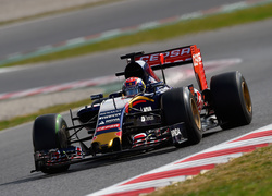 Max Verstappen testuje bolid na torze