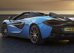 McLaren 570S Spider tyłem