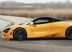 McLaren 720S bokiem