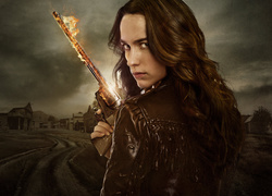 Melanie Scrofano jako Wynonna Earp w serialu o tej samej nazwie