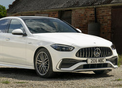 Mercedes-AMG C 43 bok i przód