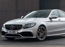 Mercedes-AMG C 63 S przodem