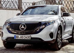 Mercedes-Benz EQC przodem