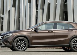 Mercedes-Benz GLA, Bok