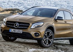 Mercedes-Benz GLA przodem