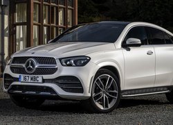 Mercedes-Benz GLE bok i przód