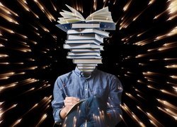 Mężczyzna z książkami zamiast głowy