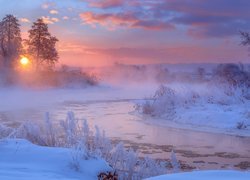 Zima, Rzeka Gwda, Mgła, Drzewa, Wschód słońca, Chmury, Polska