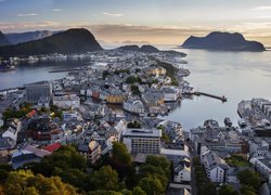 Miasteczko, Alesund, Morze Norweskie, Skały, Region More og Romsdal, Norwegia