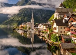 Austria, Hallstatt, Góry, Alpy Salzburskie, Jezioro Hallstattersee, Domy