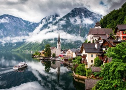 Austria, Hallstatt, Góry, Jezioro Hallstättersee, Chmury, Budynki