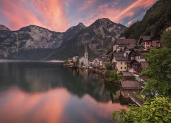 Austria, Miasteczko, Hallstatt, Domy, Góry, Alpy, Jezioro Hallstattersee, Drzewa