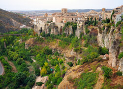 Miasto Cuenca na skałach w Hiszpanii