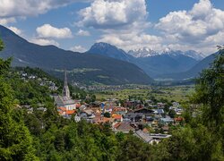 Góry, Alpy Lechtalskie, Domy, Drzewa, Miasto, Imst, Austria