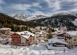 Zima, Śnieg, Góry, Domy, Alpy, Madonna di Campiglio, Włochy