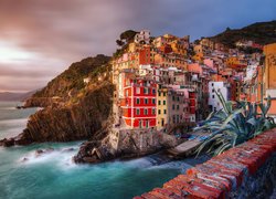 Włochy, Prowincja La Spezia, Region Liguria, Gmina Riomaggiore, Miejscowość Manarola, Morze Liguryjskie, Cinque Terre, Kolorowe, Domy, Zatoczka
