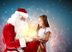 Mikołaj wręcza prezent dziewczynce