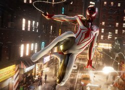 Miles Morales nad oświetlonym miastem w grze Spider-Man