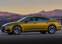 Volkswagen Arteon, Bok, Góry
