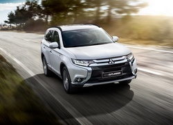 Mitsubishi Outlander BR-spec z roku 2015 na drodze