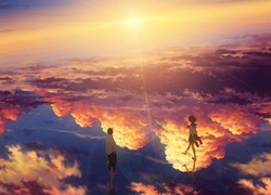Mitsuha Miyamizu i Taki Tachibana z japońskiego filmu Your Name spacerujący w chmurach