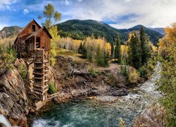 Młyn Crystal Mill, Kryształowy Młyn, Skały, Las, Drzewa, Góry, Rzeka Crystal River, Jesień, Stan Kolorado, Stany Zjednoczone