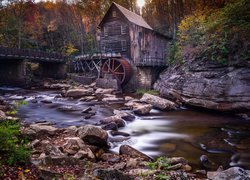 Młyn, Glade Creek Grist Mill, Most, Rzeka New River Gorge, Kamienie, Skała, Park Babcock State, Wirginia Zachodnia, Stany Zjednoczone