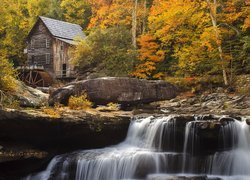 Młyn, Glade Creek Grist Mill, Most, Jesień, Rzeka New River Gorge, Skała, Park Babcock State, Wirginia Zachodnia, Stany Zjednoczone