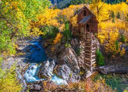 Stany Zjednoczone, Kolorado, Młyn wodny, Crystal Mill, Jesień, Drzewa, Skały, Rzeka