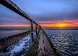 Holandia, Gmina Edam-Volendam, Jezioro Markermeer, Molo, Wschód słońca