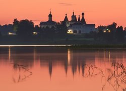 Zachód słońca, Jezioro, Odbicie, Klasztor, Monaster Terapontowski, Wieś Ferapontovo, Obwód wołogodzki, Rosja