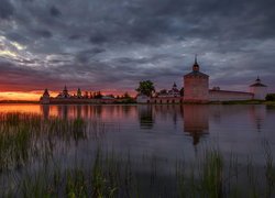 Jezioro Białe, Szuwary, Chmury, Klasztor, Monastyr Świętego Cyryla Biełozierskiego, Kiriłłow, Obwód wołogodzki, Rosja