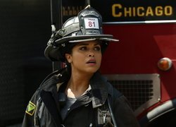 Monica Raymund jako strażak Gabriela Dawson