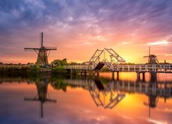 Most i wiatraki w Kinderdijk