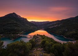 Rzeka, Jezioro, Zalew Ulldecona, Most, Góry, Gmina Senia, Zachód słońca, Katalonia, Hiszpania