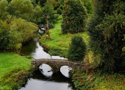 Most na terenie posiadłości Haddon Hall w miasteczku Bakewell