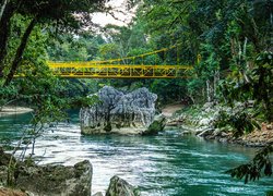 Most nad rzeką Cahabon w Gwatemali