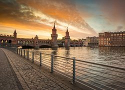 Most Oberbaumbrucke na rzece Szprewie w Berlinie