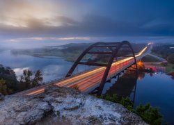 Most Pennybacker, 360 Bridge, Droga, Jezioro Austin, Skały, Mgła, Austin, Teksas, Stany Zjednoczone