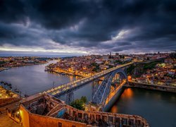 Portugalia, Porto, Rzeka Duero, Most Ponte Dom Luis I, Ciemne, Chmury
