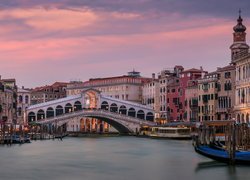 Włochy, Wenecja, Kanał, Canal Grande, Zachód słońca, Most Rialto, Domy, Łodzie