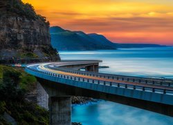 Most Sea Cliff Bridge, Zachód słońca, Góry, Morze, Ocean, Klif, Nowa Południowa Walia, Australia