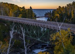 Jesień, Drzewa, Park Stanowy Tettegouche, Most, Tettegouche Bridge, Jezioro, Superior Lake, Stany Zjednoczone