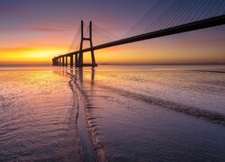 Rzeka, Tag, Zachód słońca, Most Vasco da Gama, Lizbona, Portugalia